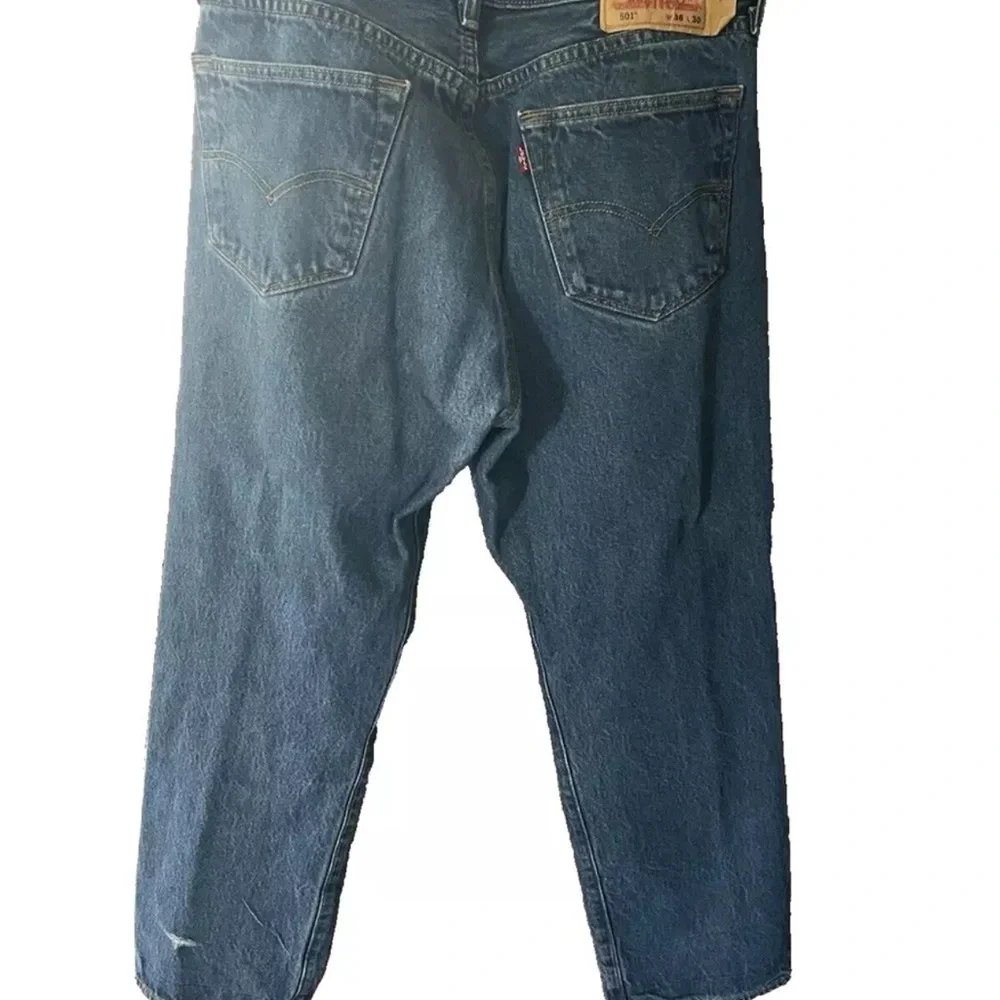 Levi's Men’s 501 Jeans tag 36 X 30 (actual 32 X 28) Indigo blue